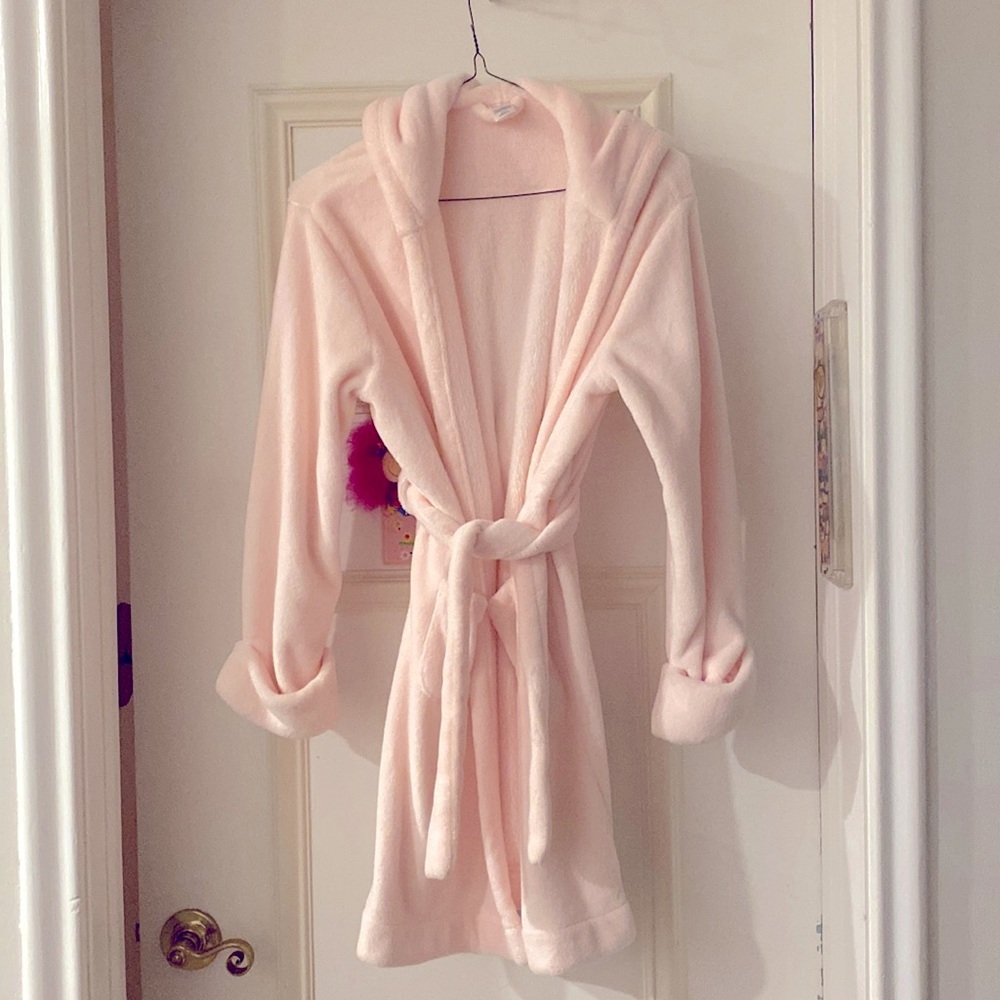 Kids robe from GAP kids. Gently worn and looks brand new